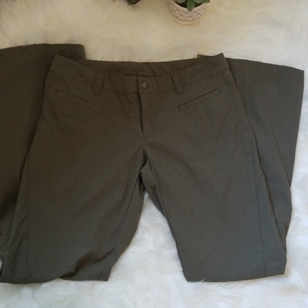 Athleta Army green cargo pants size 8